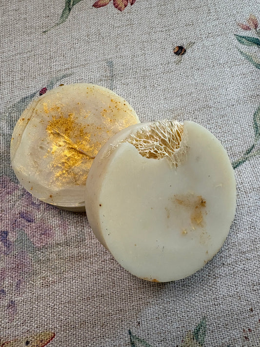 Oatmilk & Honey Cold-processed w/loofah made into the soap