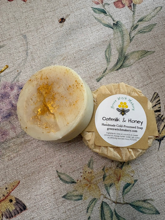 Oatmilk & Honey Cold-processed w/loofah made into the soap